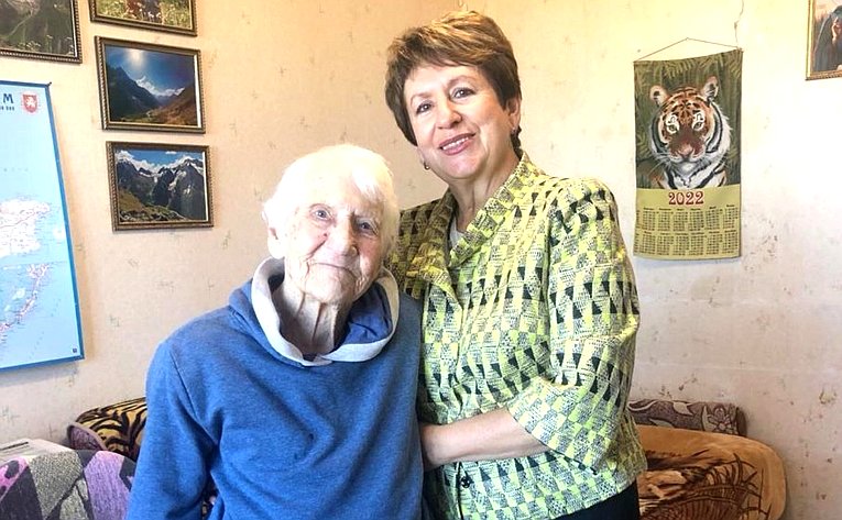 Екатерина Алтабаева побывала в гостях у Елизаветы Ивановны Рожковой и поздравила её со 104-м Днём Рождения