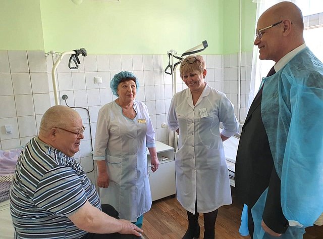 Владимир Круглый ознакомился с ходом реализации национального проекта «Здравоохранение» в Покровском районе Орловской области