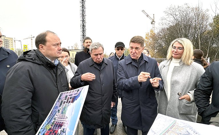 Сенаторы осмотрели площадки, отведенные под реализацию проектов комплексного развития территории и Церковь Иоанна Предтечи в Толчкове