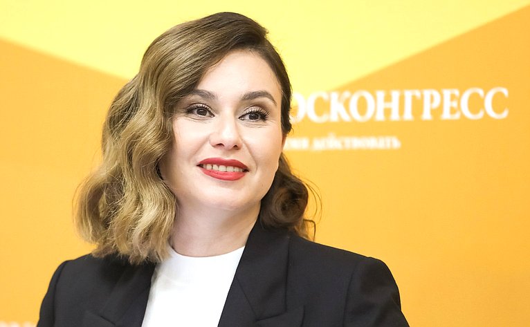 Сессия «Новые решения бизнеса и государства для развития в эпоху дефицита кадров и капитала». X Восточный экономический форум