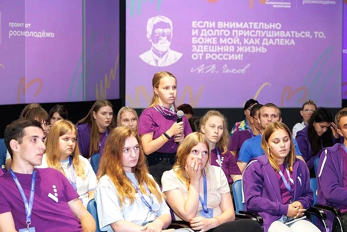 Андрей Хапочкин встретился в Южно-Сахалинске с участниками Всероссийского молодежного форума «ОстроVa»