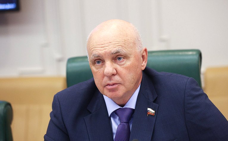 Андрей Шохин