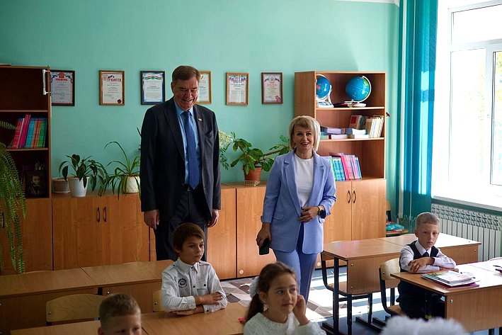 Александр Савин принял участие в торжественной линейке, посвященной Дню знаний