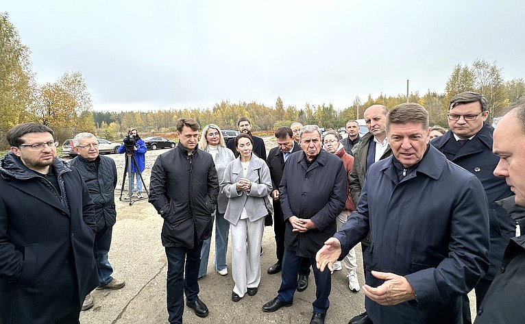 Сенаторы осмотрели площадки, отведенные под реализацию проектов комплексного развития территории и Церковь Иоанна Предтечи в Толчкове