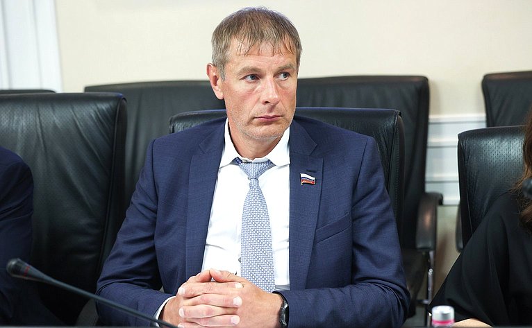 Олег Земцов