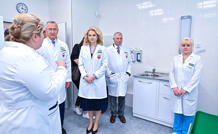 Анатолий Артамонов принял участие в открытии новой детско-взрослой поликлиники в Калуге