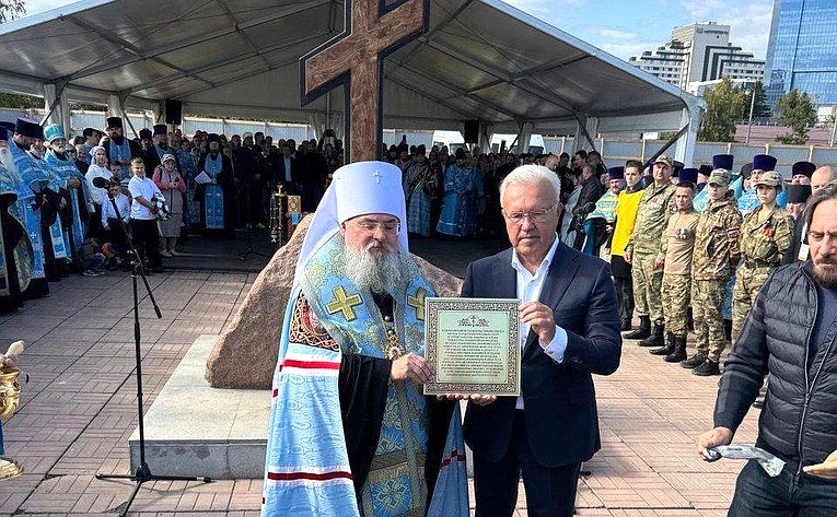 Александр Усс принял участие в торжественных мероприятиях в день установления краеугольного камня кафедрального собора Рождества Пресвятой Богородицы