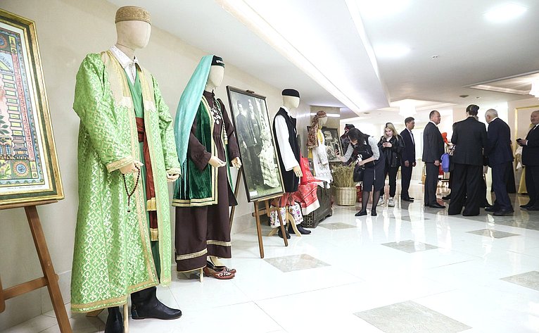 В Совете Федерации проходит выставка историко-этнографического проекта «Традиционный костюм народов Поволжья»