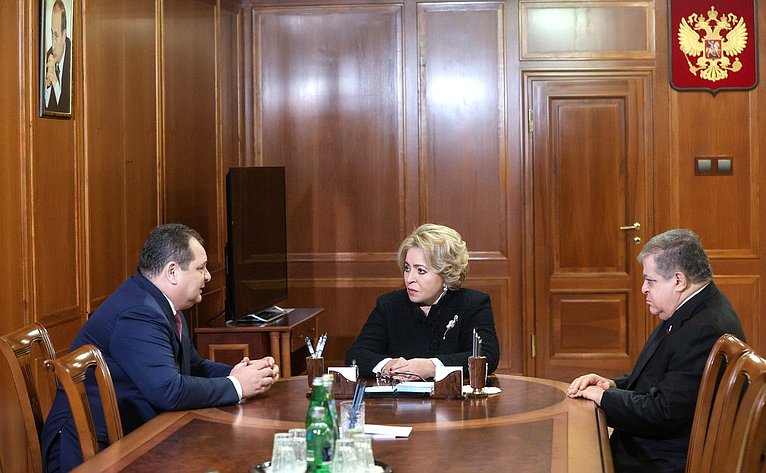 Валентина Матвиенко провела встречу с губернатором Еврейской автономной области Ростиславом Гольдштейном