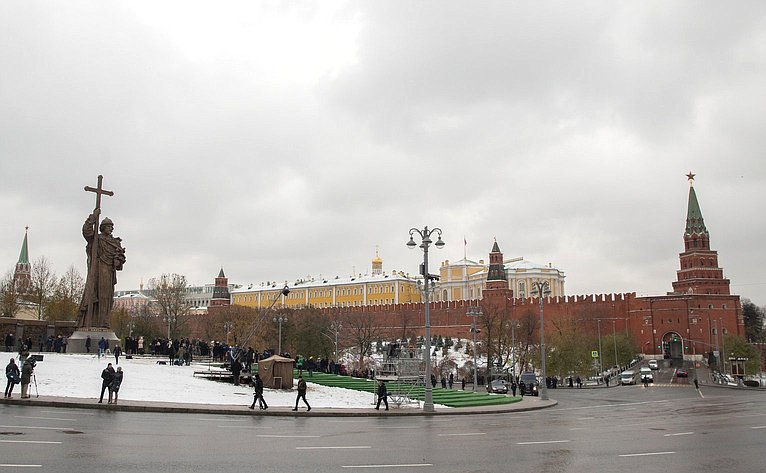 Открытие памятника князю Владимиру в Москве