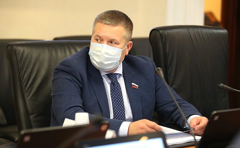 Парламентские слушания на тему «Переселение граждан из непригодного для проживания жилья, расположенного в зоне Байкало-Амурской магистрали»