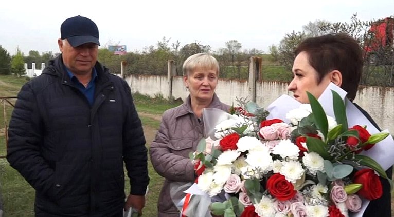 Лариса Мельник почтила память Героя России Владимира Чепы в Минусинске