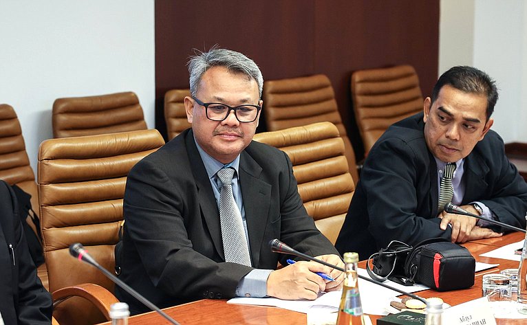Встреча заместителя председателя Комитета СФ по международным делам Фарита Мухаметшина с делегацией Международного исламского университета Малайзии
