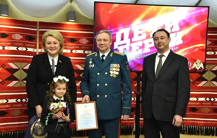 Лилия Гумерова приняла участие в торжественной церемонии награждения памятными медалями Совета Федерации «За проявленное мужество» детей-героев из Башкортостана