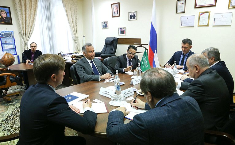 Ильяс Умаханов провел встречу с Чрезвычайным и Полномочным Послом Королевства Саудовская Аравия в Российской Федерации Абдулрахманом Аль-Ахмедом