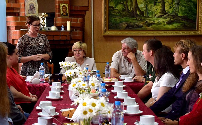 Ольга Хохлова провела встречу с представителями общественности и молодыми семьями