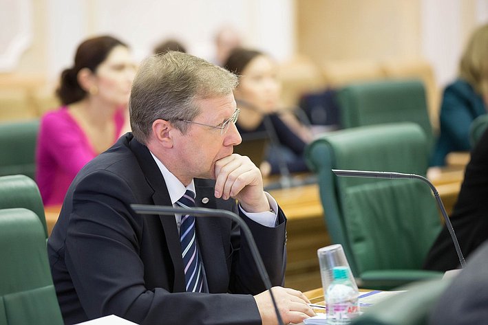 Заседание Экспертного совета по законодательному обеспечению образования при Комитете СФ по науке, образованию и культуре Гумерова