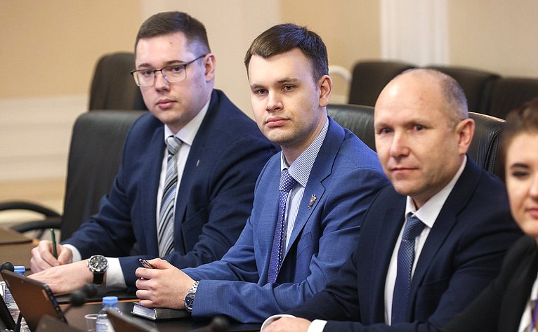 Владимир Джабаров провел встречу с сотрудниками Росфинмониторинга
