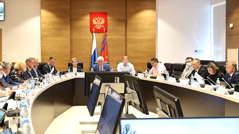 Николай Семисотов принял участие в заседании, посвященном реализации проекта «Формирование комфортной городской среды» в регионе за 2019–2020 годы
