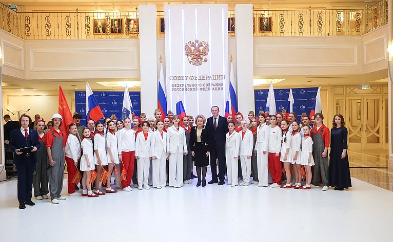 Торжественное открытие патриотической выставки архивных фотографий о блокаде Ленинграда времен 1941–1944 годов «Помните! Через века, через года,-помните!»