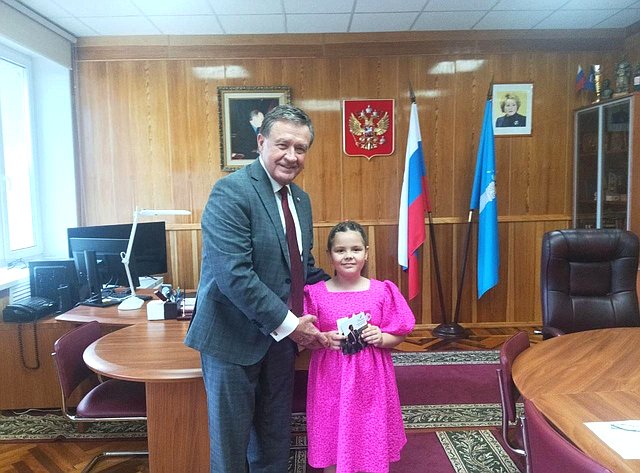Сергей Рябухин в ходе рабочей поездки в регион принял участие в традиционной акции «Помоги собраться в школу»