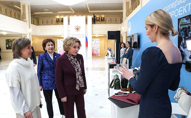 Валентина Матвиенко открыла в Совете Федерации выставку «Женская кооперация в международной торговле»
