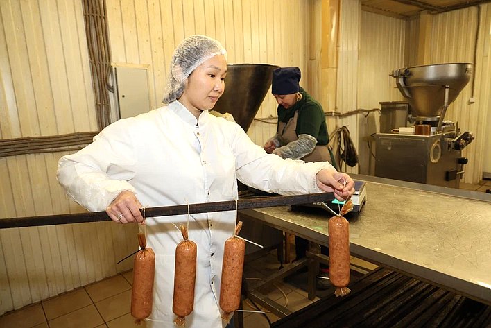 Татьяна Гигель в ходе рабочей командировки по региону побывала на горно-алтайском мясоперерабатывающем заводе