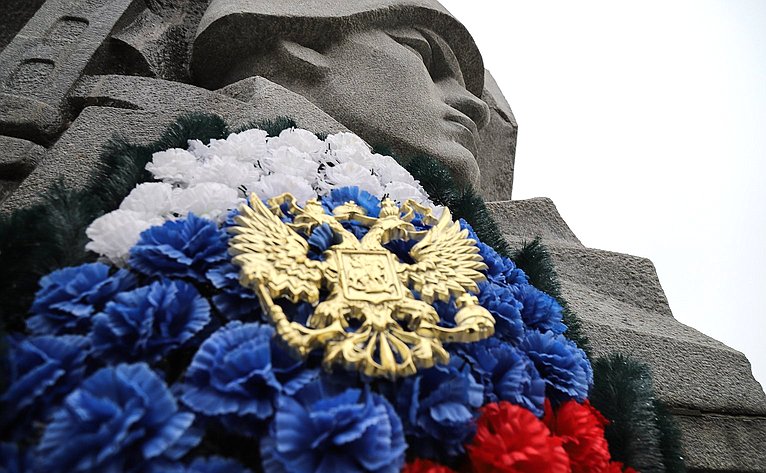 Российские и белорусские парламентарии возложили цветы к Вечному огню в Ярославле и почтили память погибших в годы Великой Отечественной войны