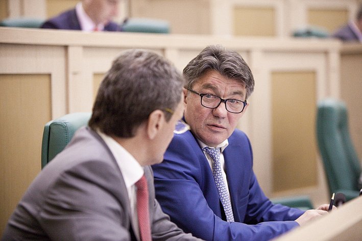 Виктор Озеров на 358 заседании Совета Федерации