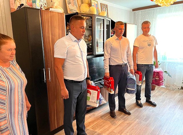 Айрат Гибатдинов принял участие в благотворительной акции, посвященной подготовке детей из многодетных и малоимущих семей к первому сентября