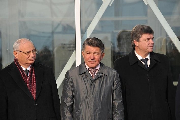 Председатель Комитета СФ по обороне и безопасности В.Озеров принял участие в церемонии торжественного открытия крытого ледового стадиона для хоккея с мячом 