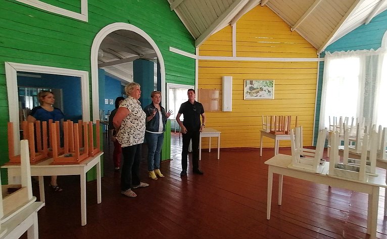 Андрей Шевченко ознакомился с ходом строительства детской больницы и посетил летние детские лагеря в Оренбурге
