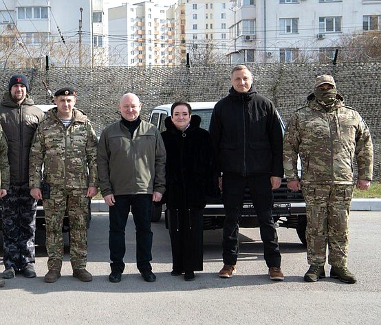 Лариса Мельник вместе с Губернатором региона Михаилом Развожаевым и представителями Народного фронта поздравили бойцов 810-й бригады морской пехоты с наступающим праздником