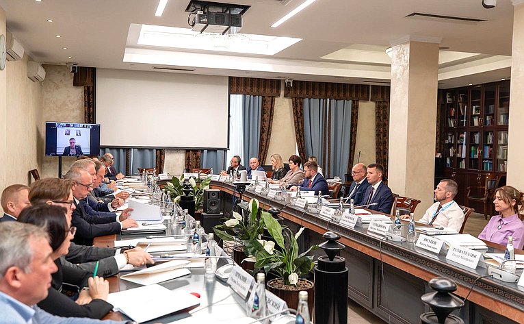 Сенаторы РФ приняли участие в совещании, посвященном совершенствованию нормативно-правового регулирования применения механизмов общественного контроля в противодействии коррупции