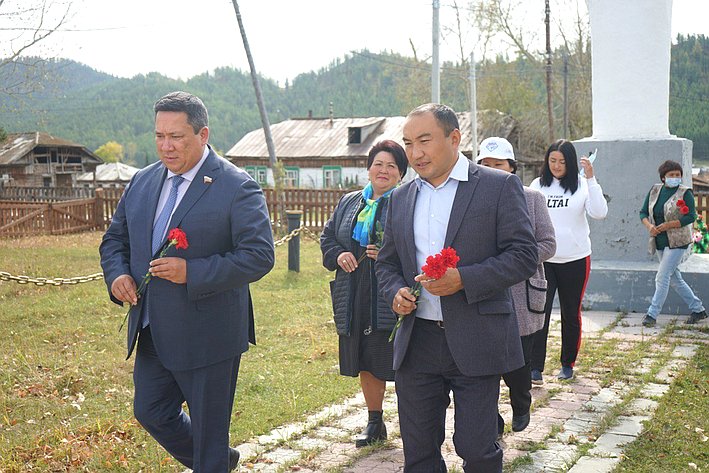 Владимир Полетаев в рамках поездки в регион посетил села Усть-Канского района