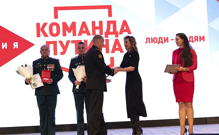 Татьяна Сахарова в рамках работы в регионе приняла участие в торжественной церемонии вручения общественных премий «Команда Путина»