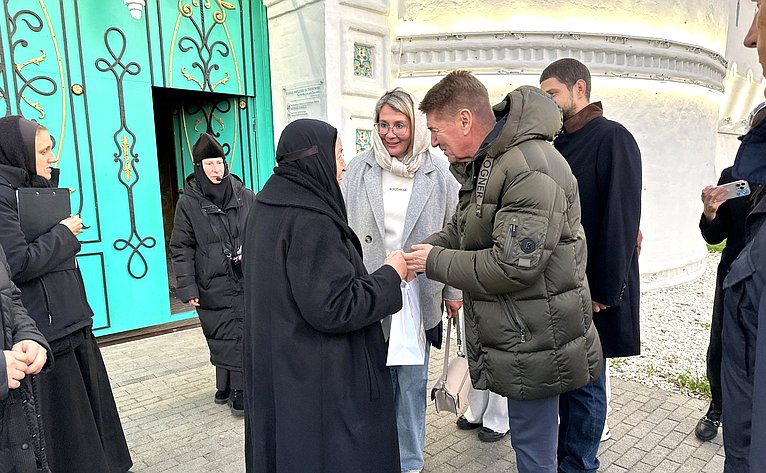 Сенаторы осмотрели площадки, отведенные под реализацию проектов комплексного развития территории и Церковь Иоанна Предтечи в Толчкове