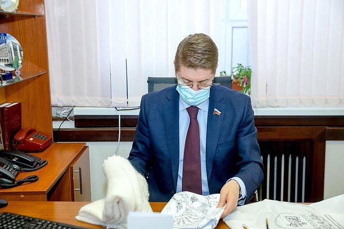 Андрей Шевченко провел встречу с руководством компании, деятельность которой направлена на сохранение и развитие пуховязального промысла в области