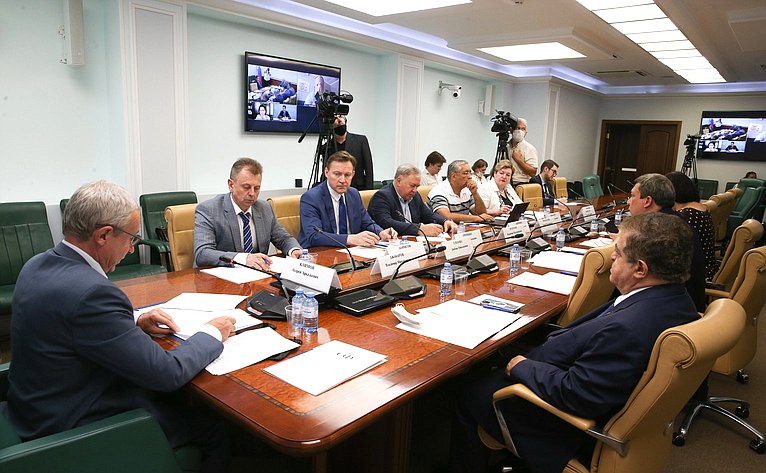«Круглый стол» в рамках работы Временной комиссии по защите государственного суверенитета и предотвращению вмешательства во внутренние дела РФ