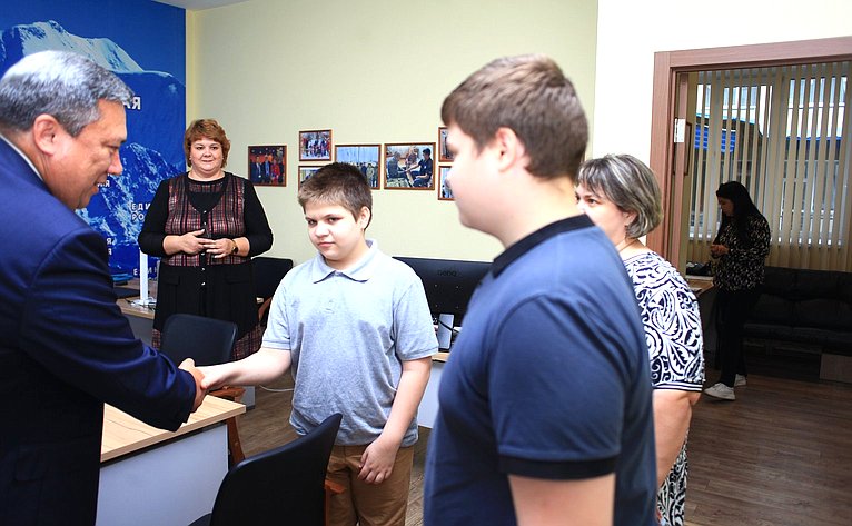 Владимир Полетаев принял участие в акции «Собери ребенка в школу»