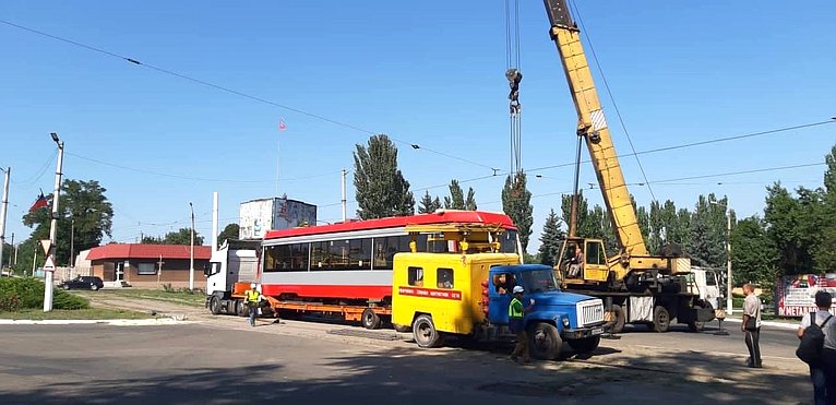 Новые трамваи – подарок от Ленинградской области доставлены в Енакиево Донецкой Народной Республики