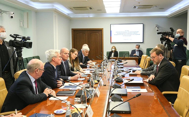 Встреча заместителя Председателя СФ Константина Косачева с делегацией Королевского объединенного института оборонных исследований