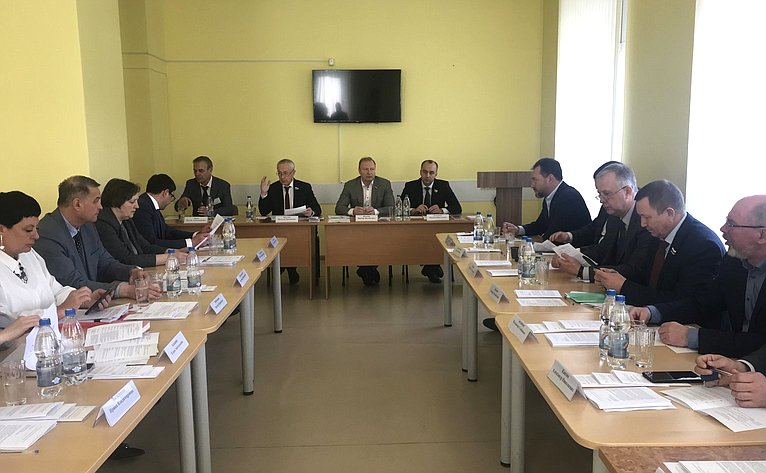 Виктор Шептий принял участие в выездном заседании Комитета по социальной политике Законодательного Собрания Свердловской области