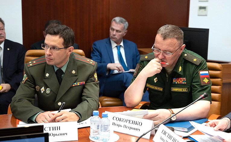 Совещание «Об участии Российской Федерации в деятельности по поддержанию или восстановлению мира и безопасности»