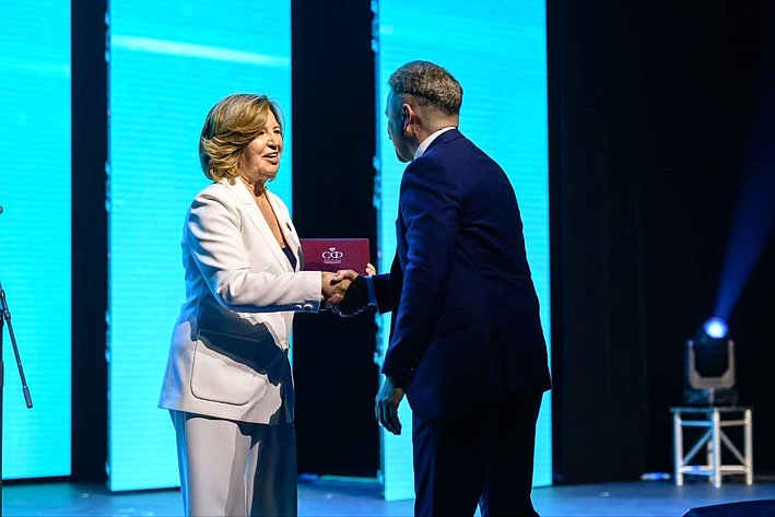 Марина Сидухина поздравила коллектив международного аэропорта Курумоч с Днем Воздушного флота России и 10-летием нового аэровокзального комплекса