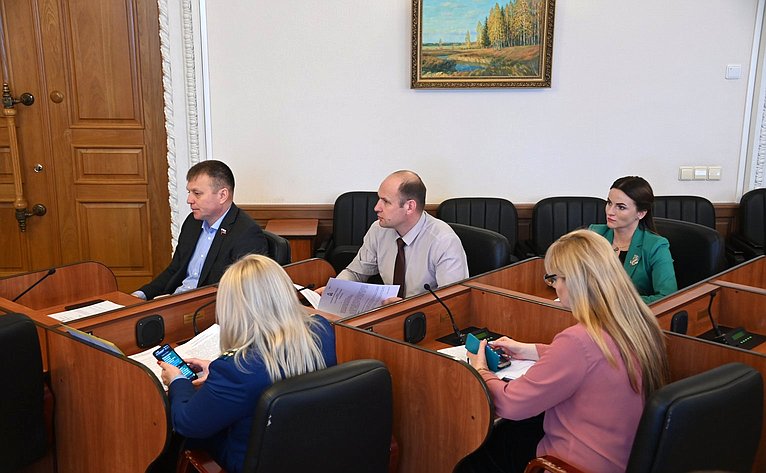 Ирина Кожанова приняла участие в 69-е заседании комитета Смоленской областной Думы по законности и правопорядку