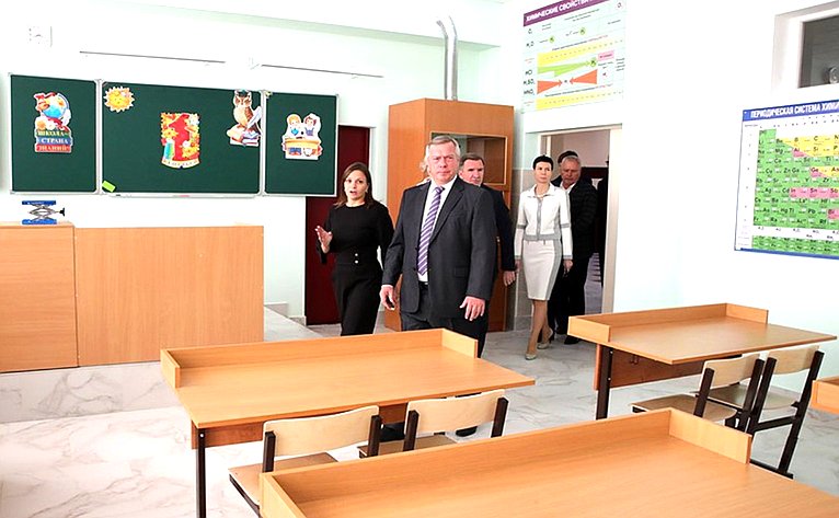 Ирина Рукавишникова приняла участие в церемонии открытия новой школы в пос. Янтарный Аксайского района