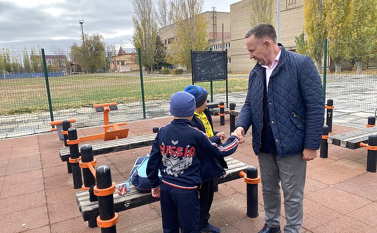 Олег Алексеев в ходе работы в регионе посетил детскую спортшколу