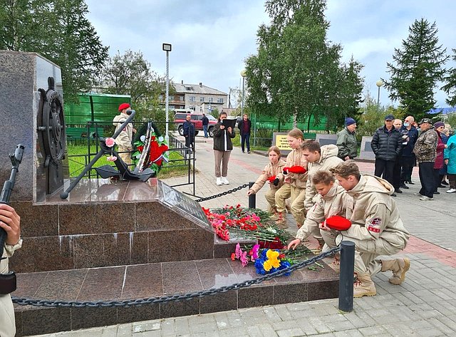 Торжественное мероприятие, посвященное 79-й годовщине гибели экипажа буксирного парохода «Комсомолец» в городе Нарьян-Маре