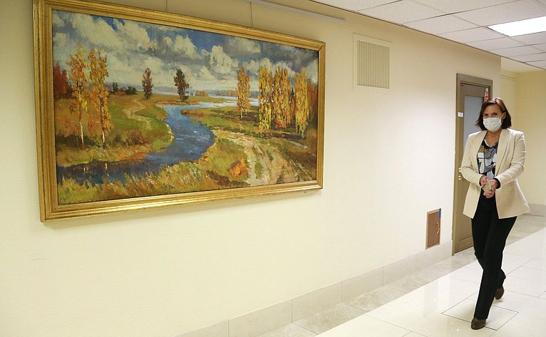 Открытие в Совете Федерации выставки художника В. Пугачева «Радостное небо»